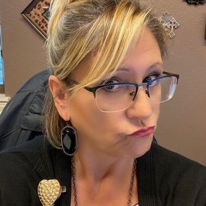 Meet your Posher, Angie